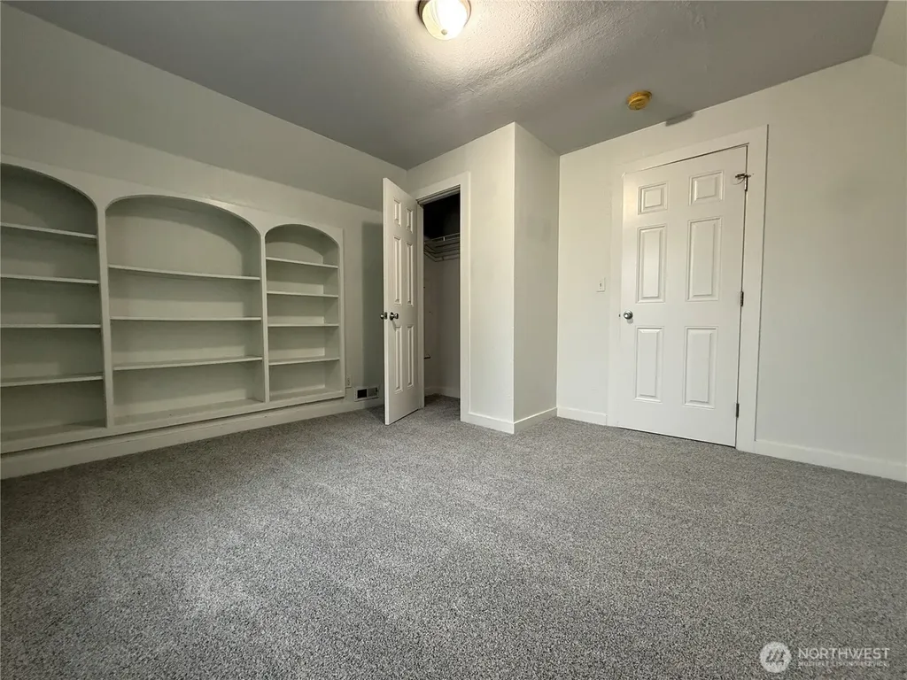 102 Hawthorne Avenue E Pacific WA 98047