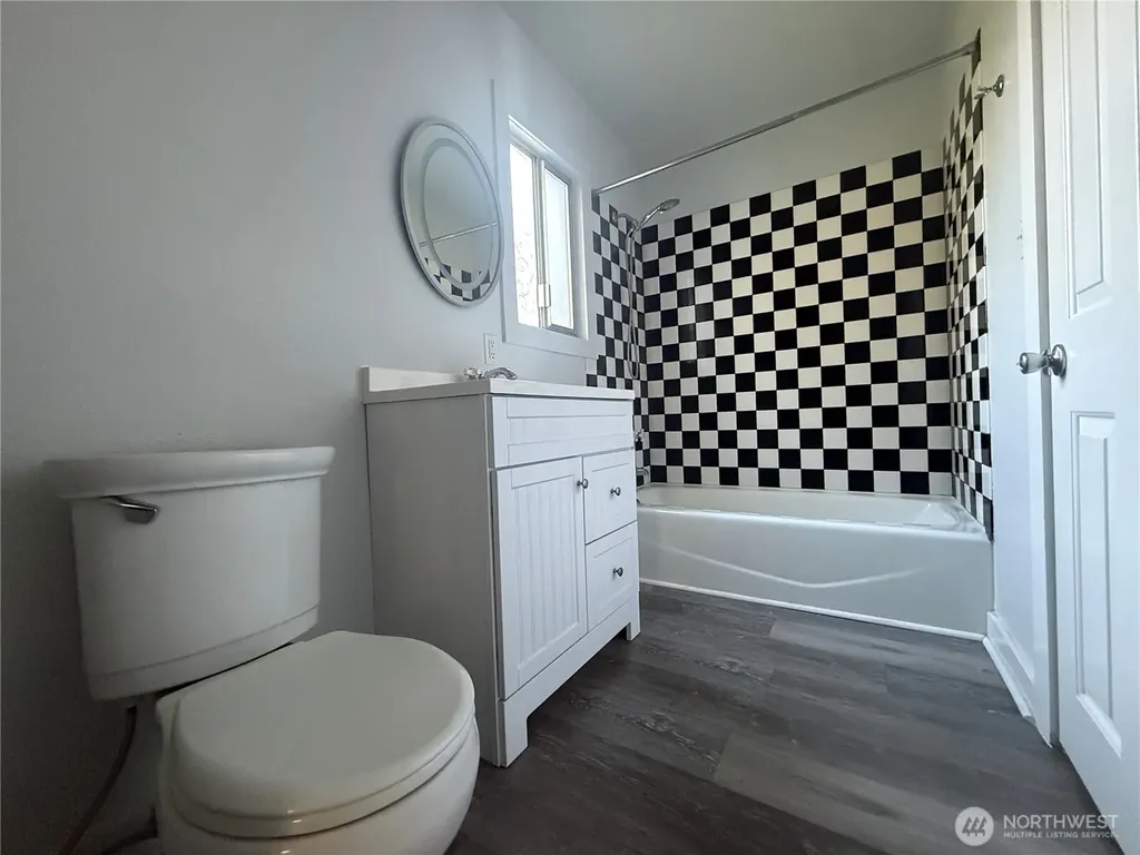 102 Hawthorne Avenue E Pacific WA 98047