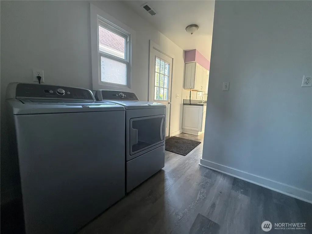 102 Hawthorne Avenue E Pacific WA 98047
