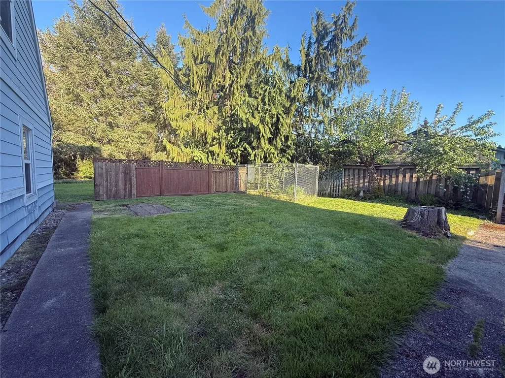 102 Hawthorne Avenue E Pacific WA 98047