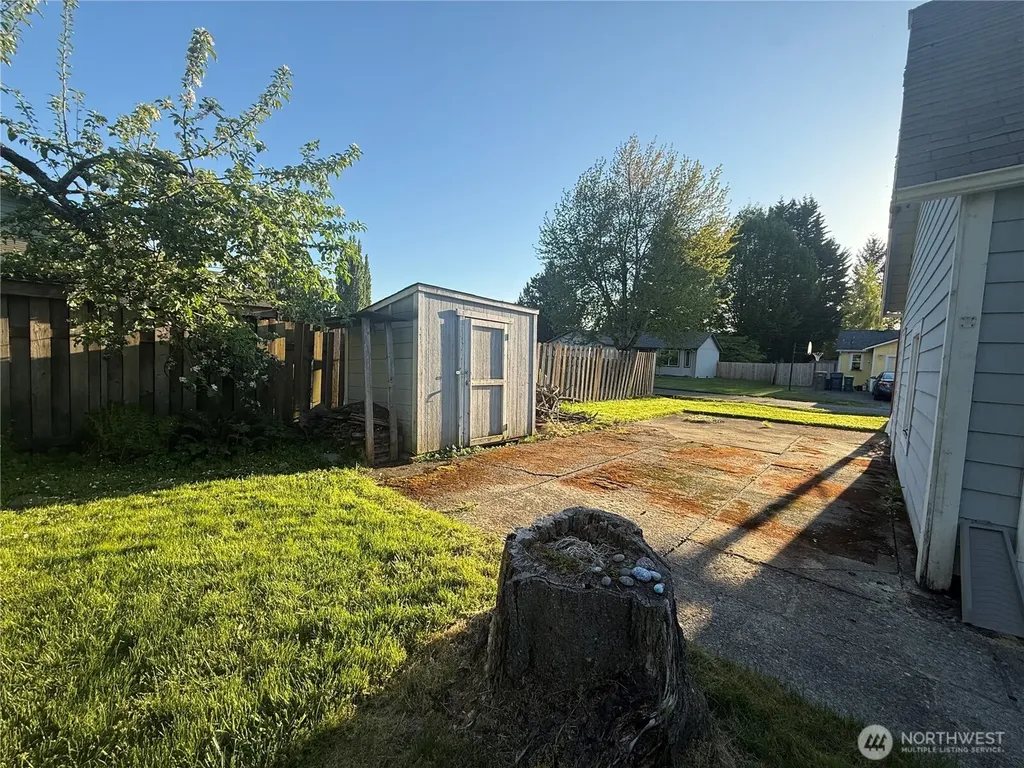 102 Hawthorne Avenue E Pacific WA 98047