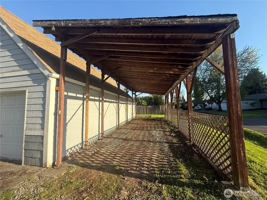 102 Hawthorne Avenue E Pacific WA 98047