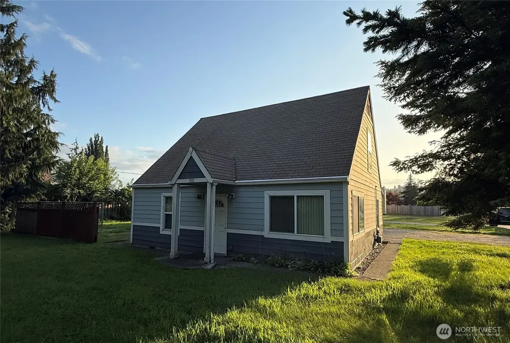 102 Hawthorne Avenue E Pacific WA 98047