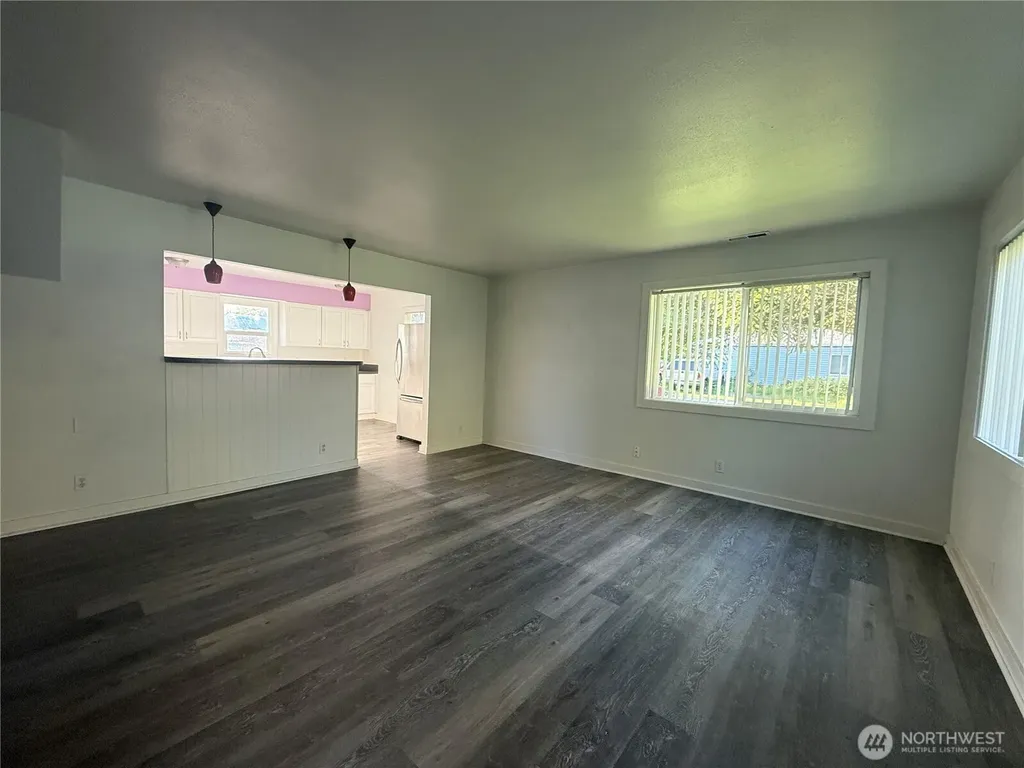 102 Hawthorne Avenue E Pacific WA 98047