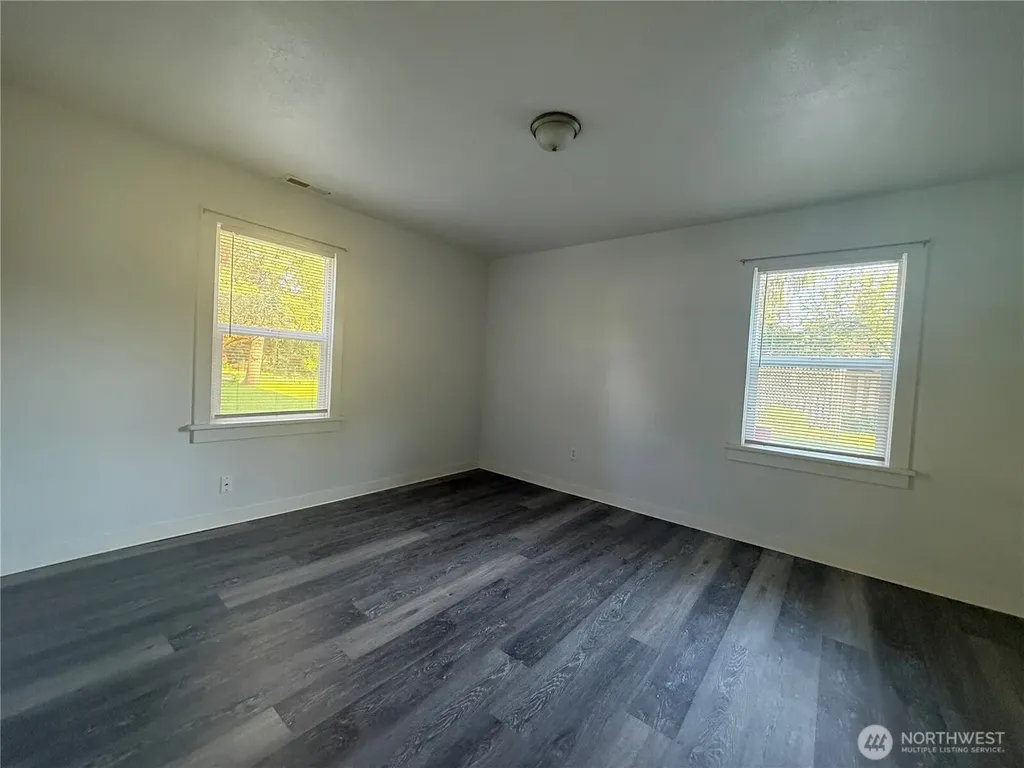 102 Hawthorne Avenue E Pacific WA 98047