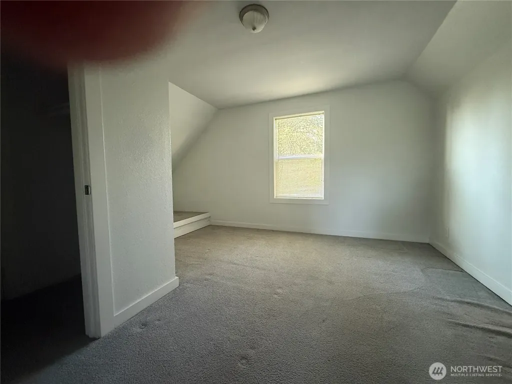102 Hawthorne Avenue E Pacific WA 98047