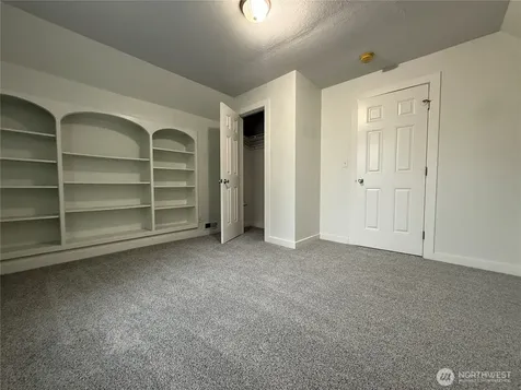 102 Hawthorne Avenue E Pacific WA 98047