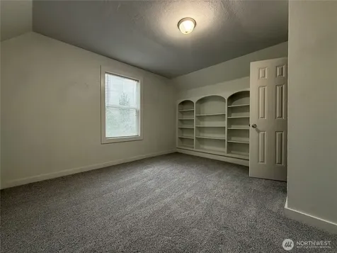 102 Hawthorne Avenue E Pacific WA 98047