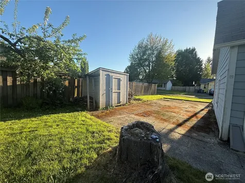 102 Hawthorne Avenue E Pacific WA 98047