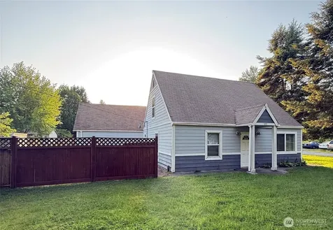 102 Hawthorne Avenue E Pacific WA 98047