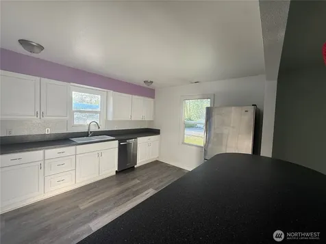 102 Hawthorne Avenue E Pacific WA 98047