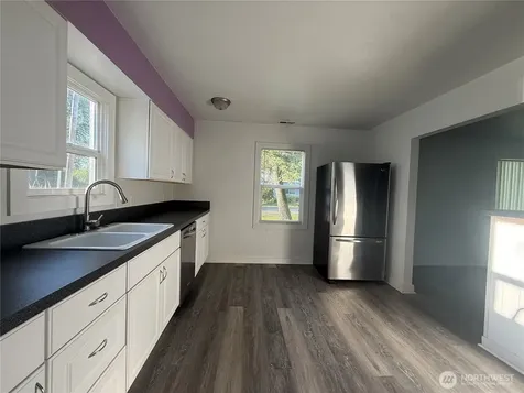 102 Hawthorne Avenue E Pacific WA 98047