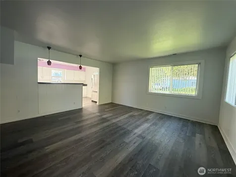 102 Hawthorne Avenue E Pacific WA 98047