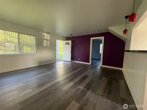 102 Hawthorne Avenue E Pacific WA 98047