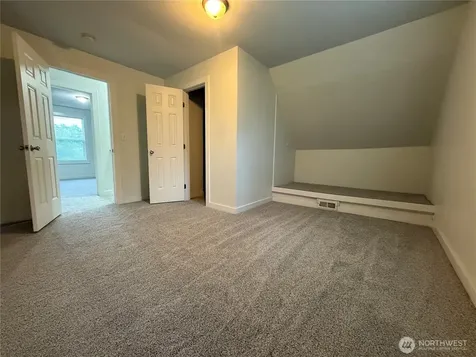 102 Hawthorne Avenue E Pacific WA 98047