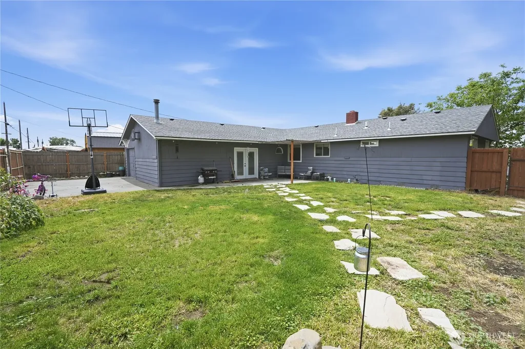 214 G Street NE Ephrata WA 98823