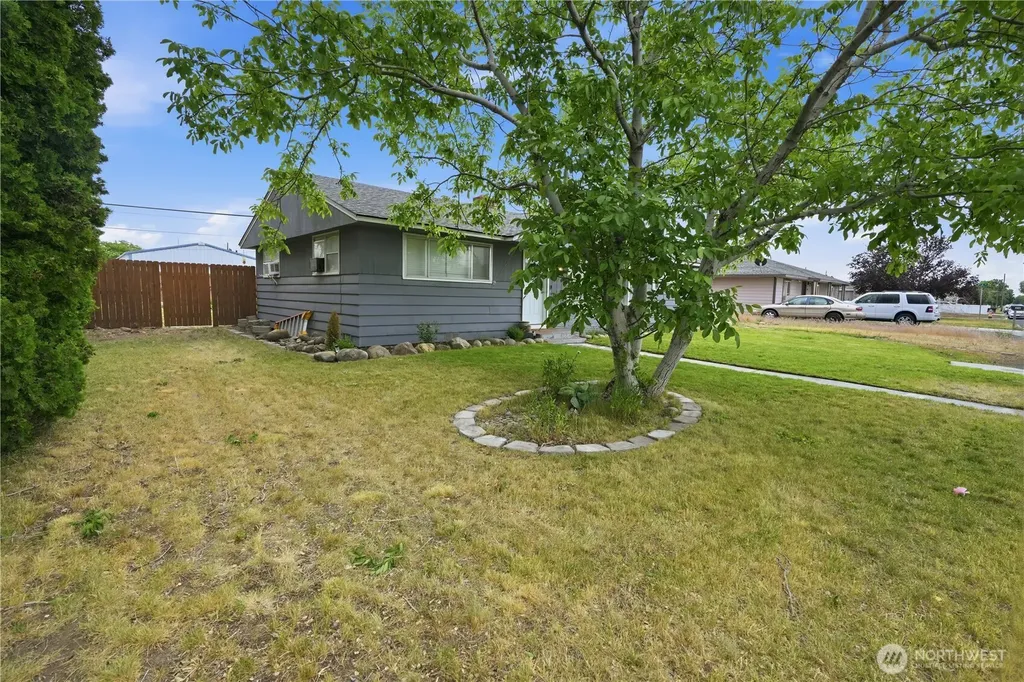 214 G Street NE Ephrata WA 98823