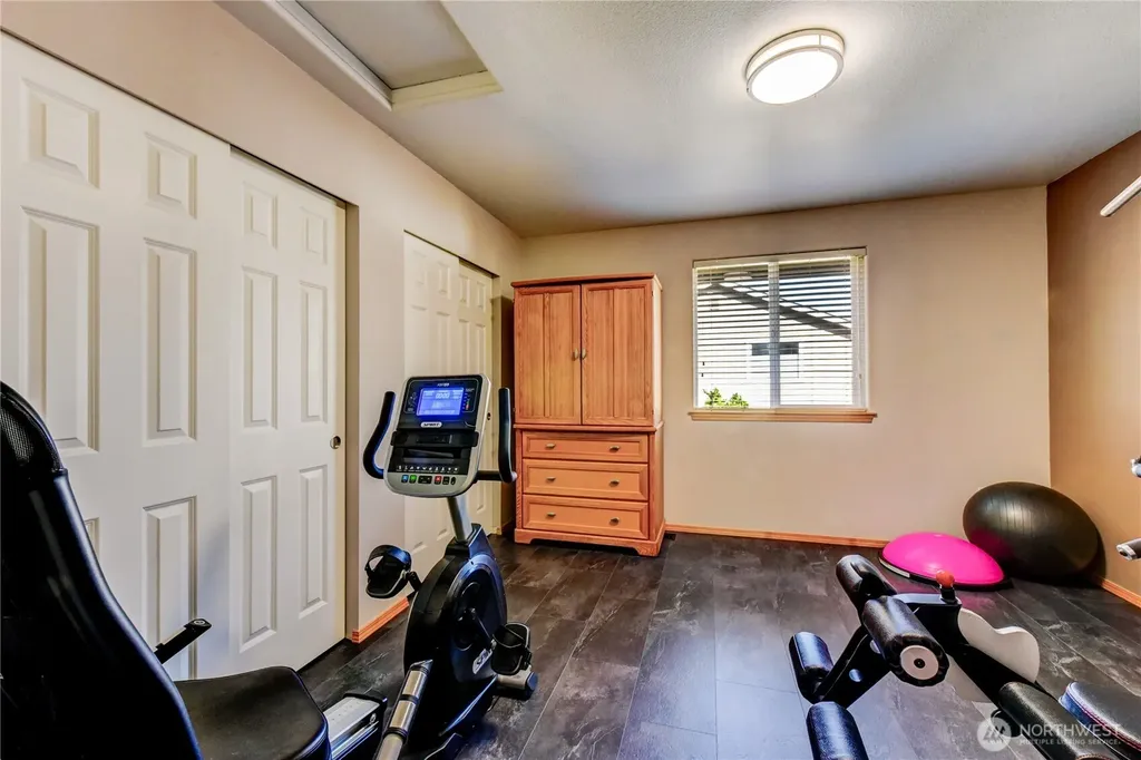 1523 151st Street SW Lynnwood WA 98087