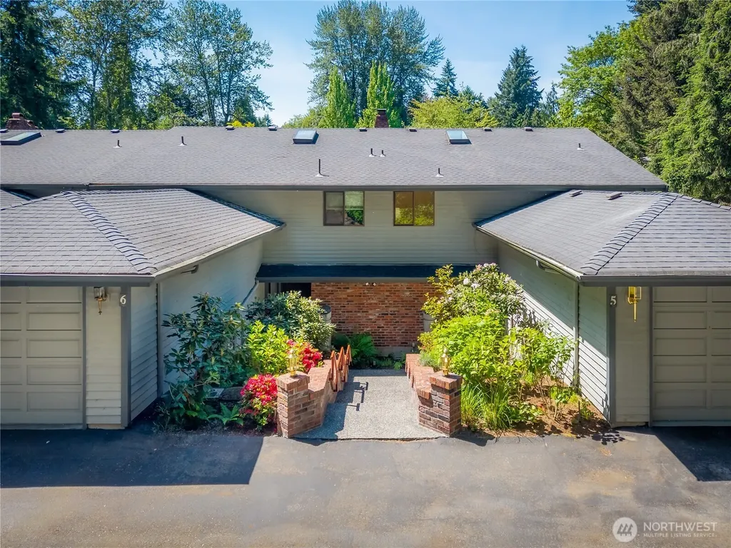 19616 61st Place NE Kenmore WA 98028