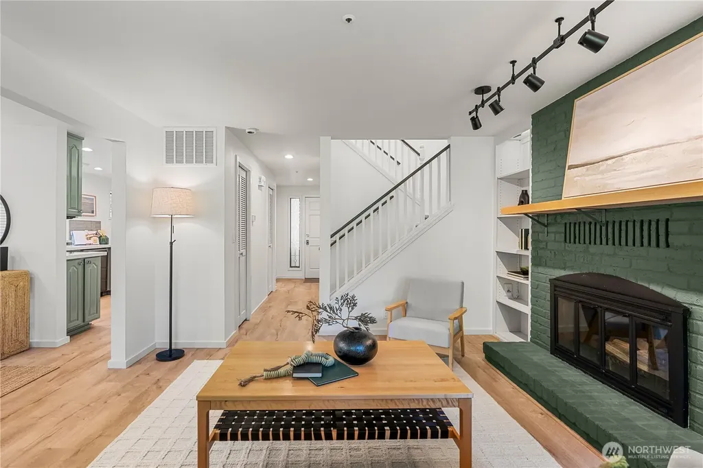 19616 61st Place NE Kenmore WA 98028