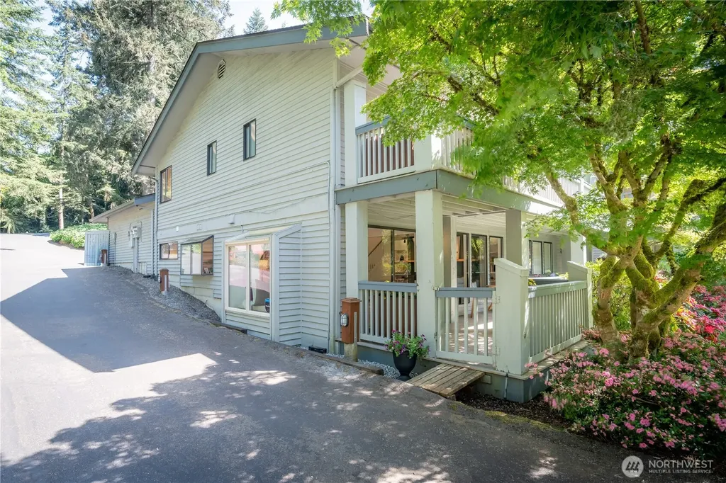 19616 61st Place NE Kenmore WA 98028