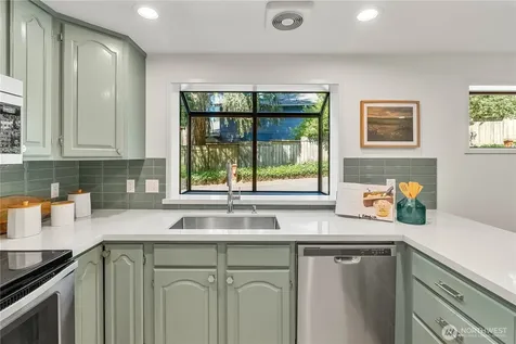 19616 61st Place NE Kenmore WA 98028