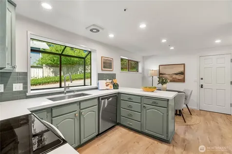 19616 61st Place NE Kenmore WA 98028