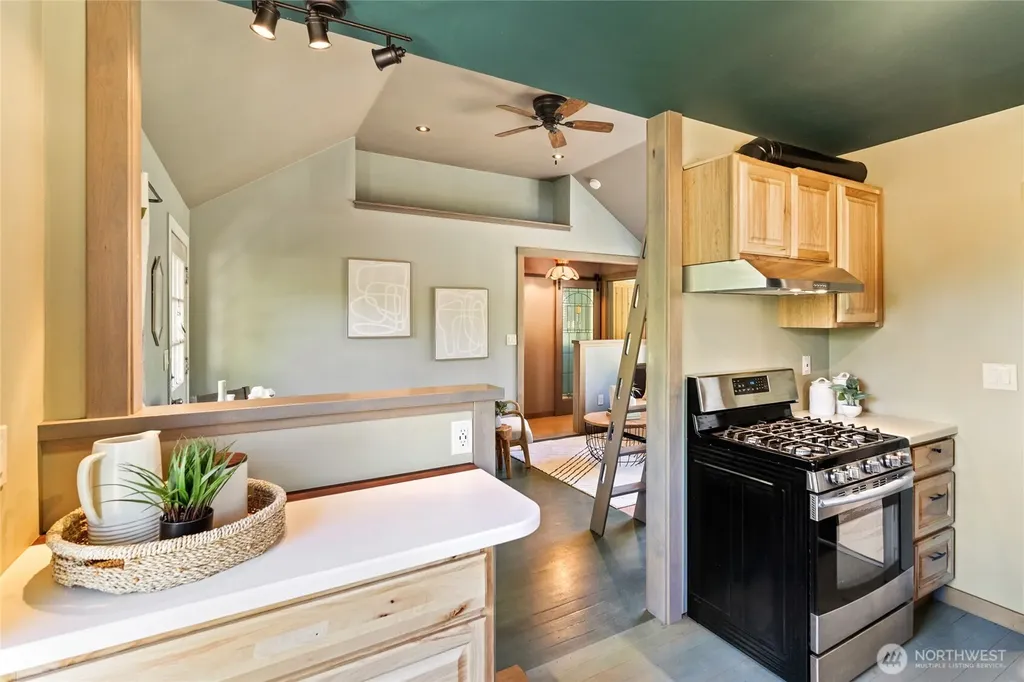 305 49th Street Port Townsend WA 98368