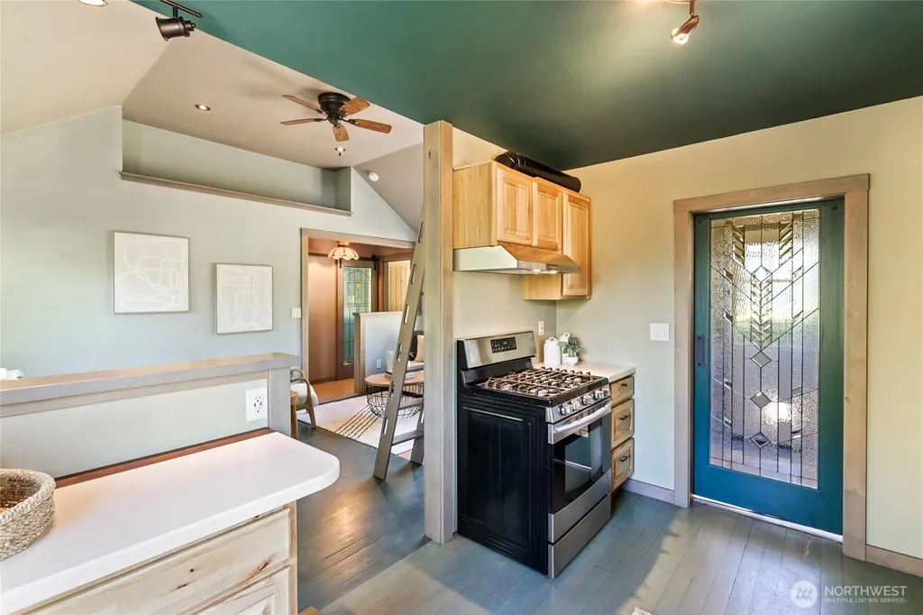 305 49th Street Port Townsend WA 98368