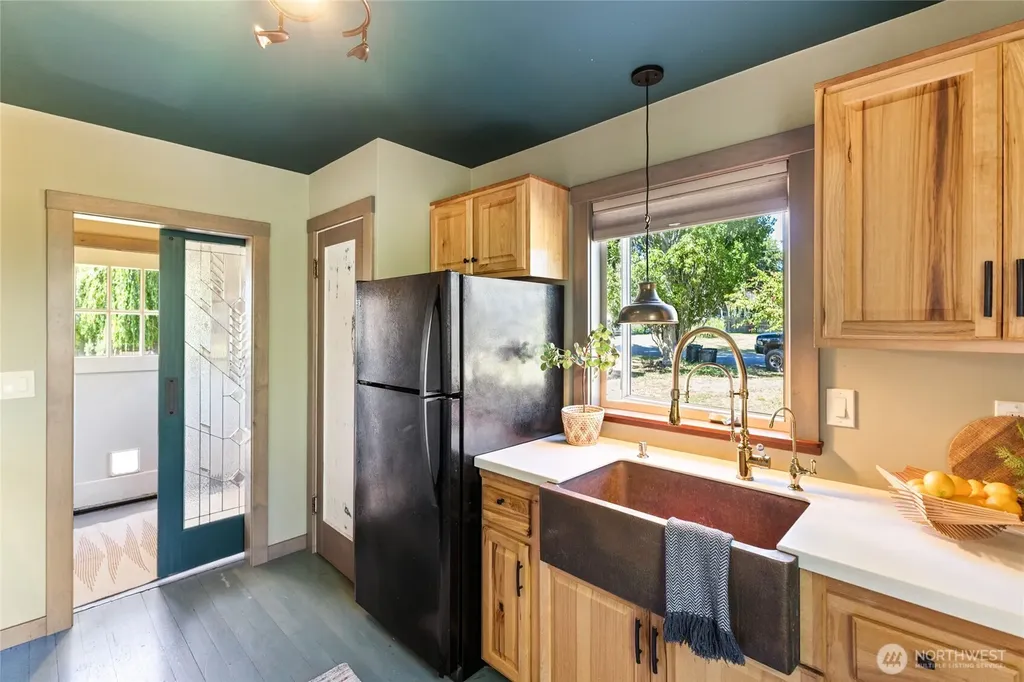 305 49th Street Port Townsend WA 98368