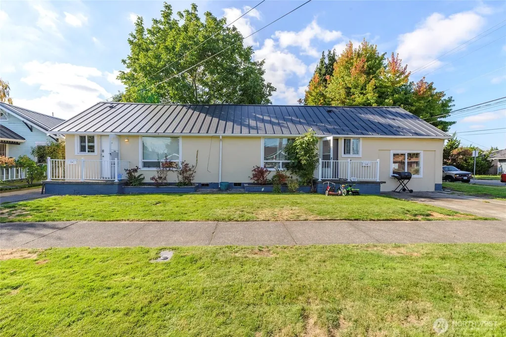 102 9th Street SW Puyallup WA 98371