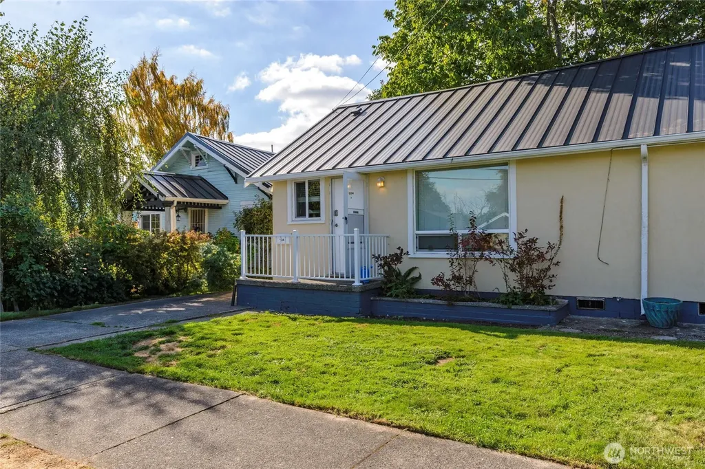 102 9th Street SW Puyallup WA 98371
