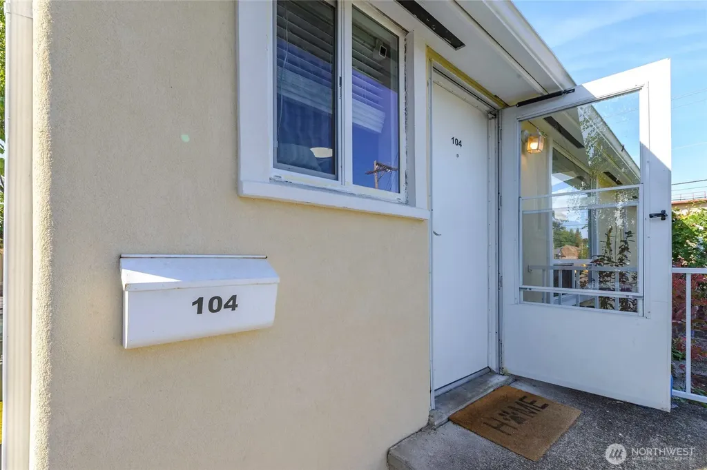 102 9th Street SW Puyallup WA 98371