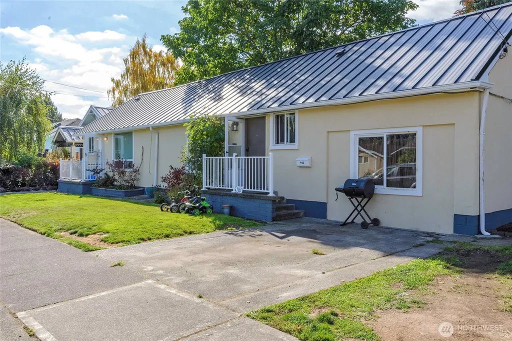102 9th Street SW Puyallup WA 98371