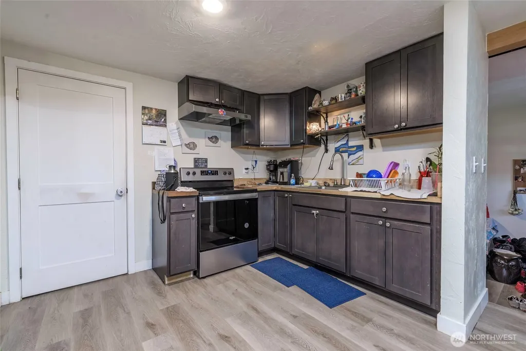 102 9th Street SW Puyallup WA 98371
