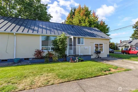 102 9th Street SW Puyallup WA 98371