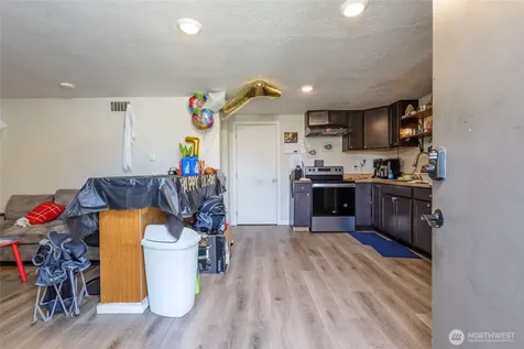 102 9th Street SW Puyallup WA 98371