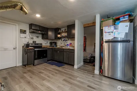 102 9th Street SW Puyallup WA 98371