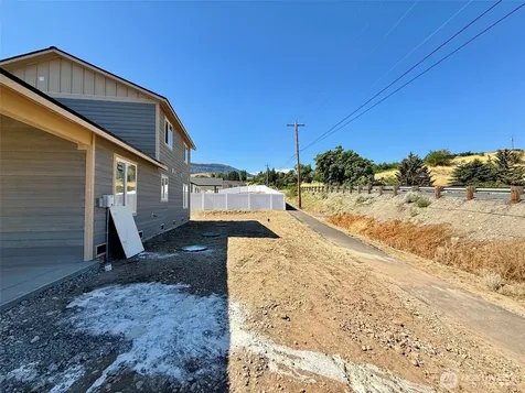 145 Juanita Way Malaga WA 98828