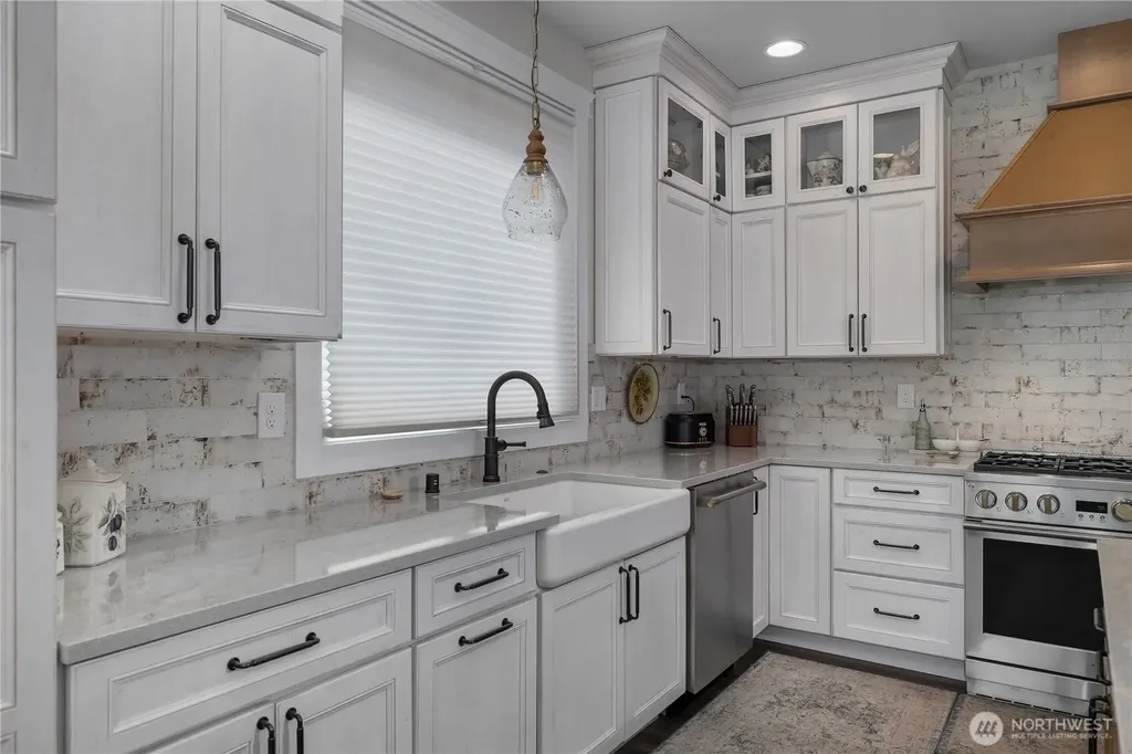 1061 E Ballantrae Drive Shelton WA 98584