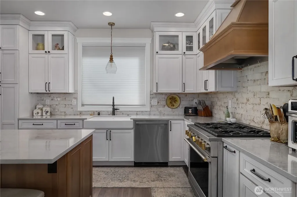 1061 E Ballantrae Drive Shelton WA 98584