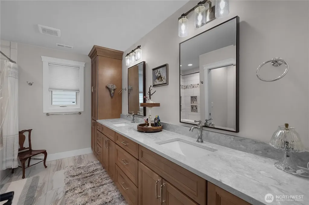 1061 E Ballantrae Drive Shelton WA 98584