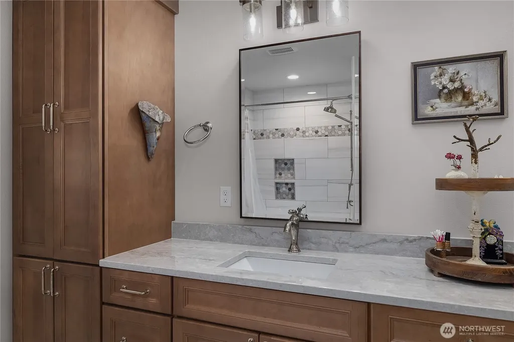 1061 E Ballantrae Drive Shelton WA 98584