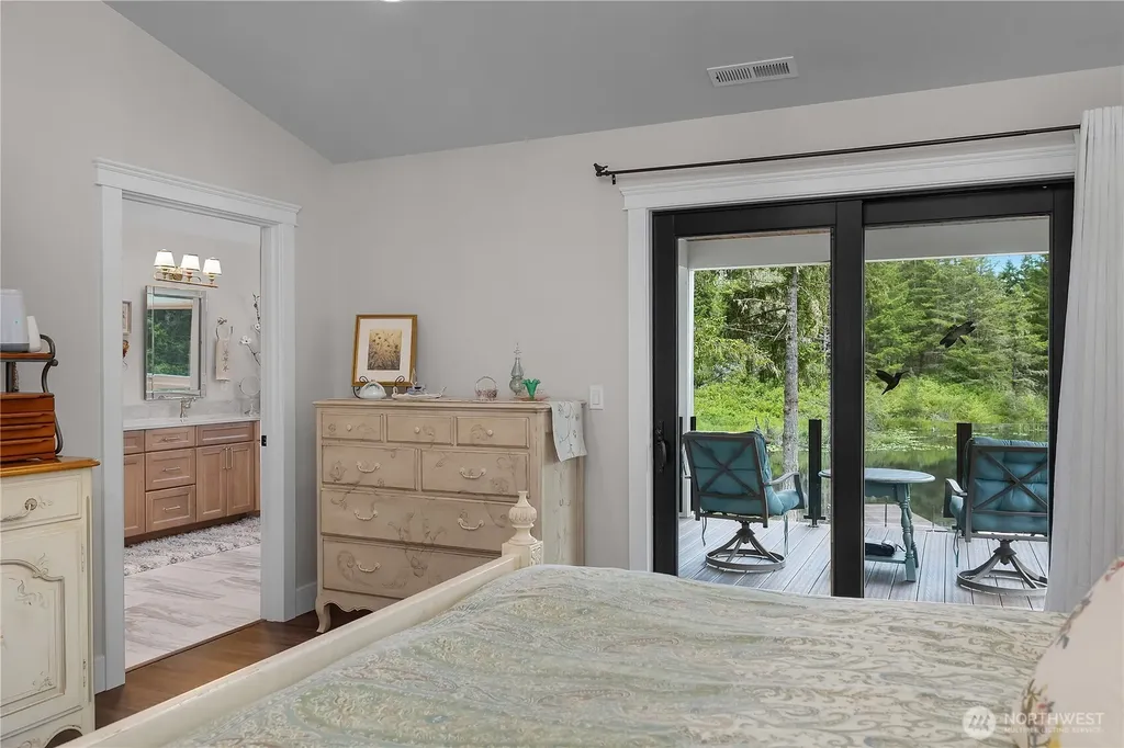 1061 E Ballantrae Drive Shelton WA 98584