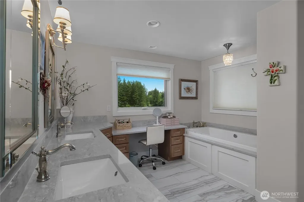 1061 E Ballantrae Drive Shelton WA 98584