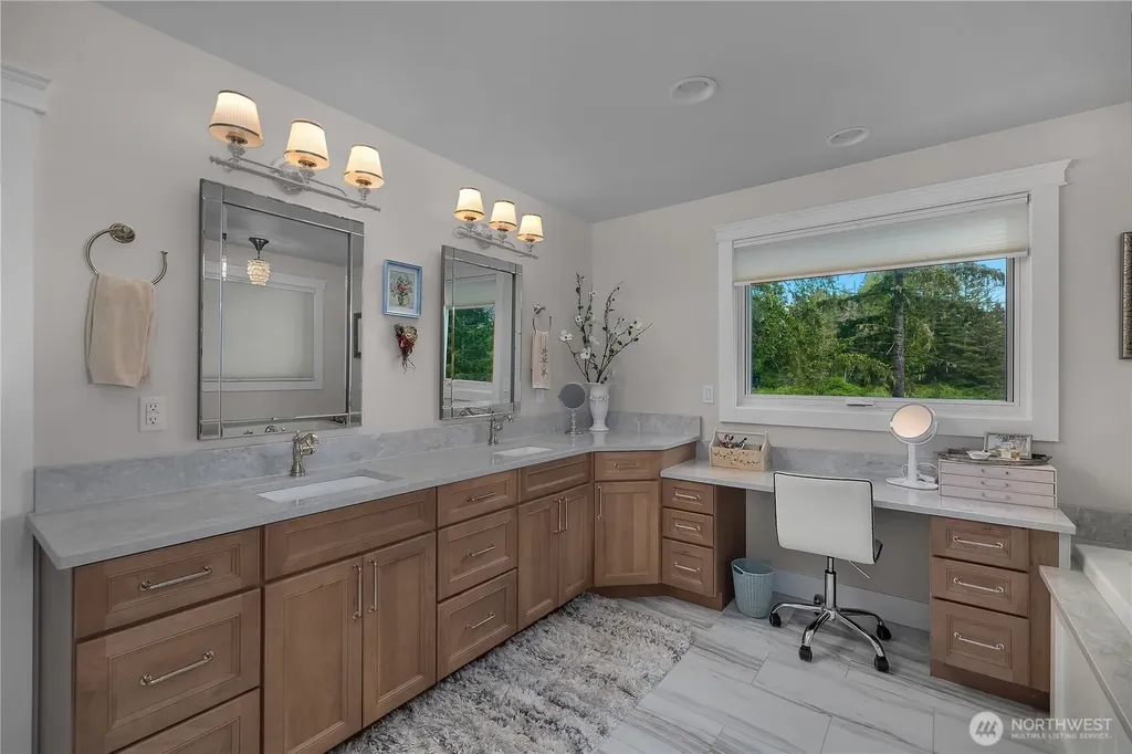 1061 E Ballantrae Drive Shelton WA 98584