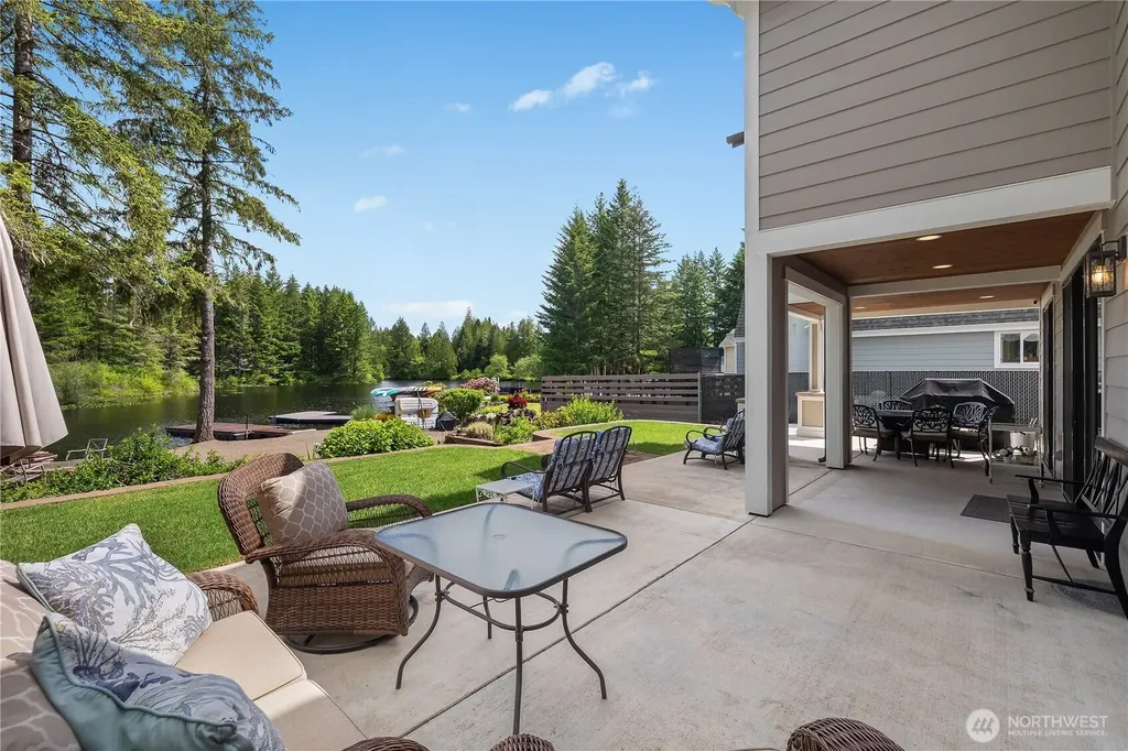 1061 E Ballantrae Drive Shelton WA 98584