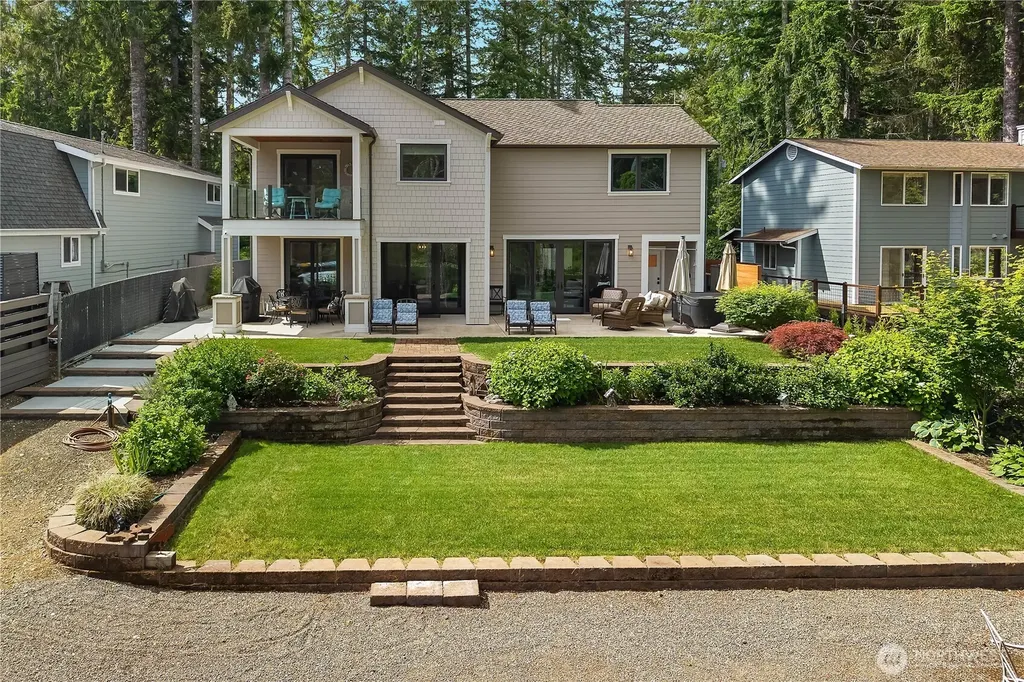 1061 E Ballantrae Drive Shelton WA 98584