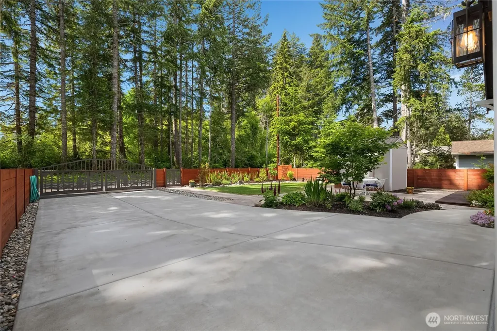1061 E Ballantrae Drive Shelton WA 98584