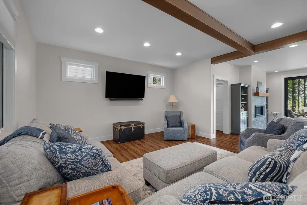 1061 E Ballantrae Drive Shelton WA 98584